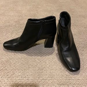 Aerosoles Head North black bootie NWOT